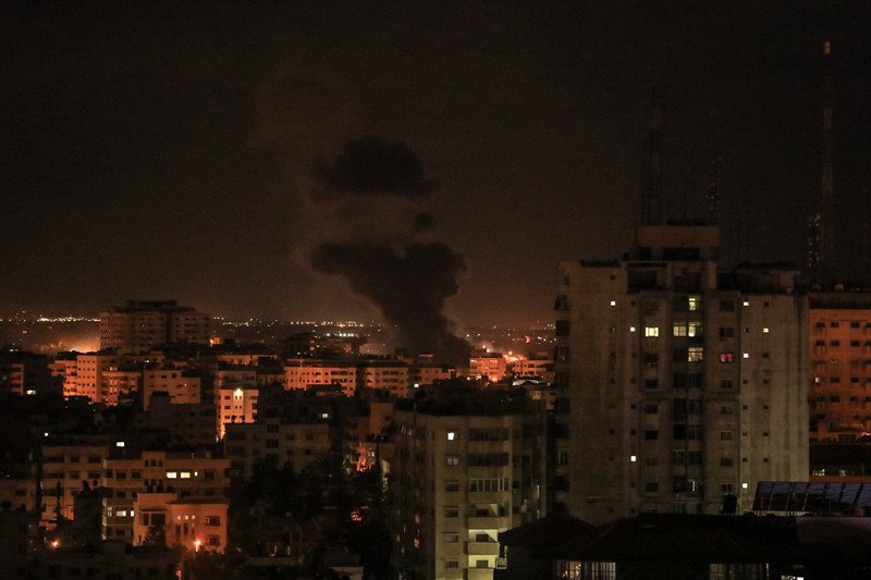 İsrail uçakları Gazze'yi bombaladı - Resim: 3