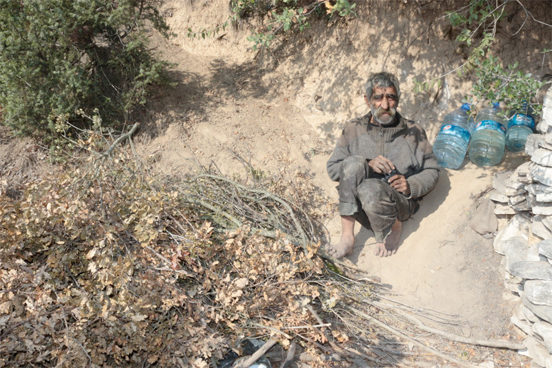 Brüksel'de yaşadı iki dil biliyordu 40 yıldır mağarada yaşıyor - Resim: 3