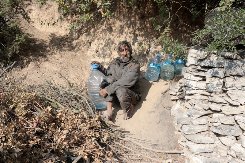 Brüksel'de yaşadı iki dil biliyordu 40 yıldır mağarada yaşıyor - Resim: 4