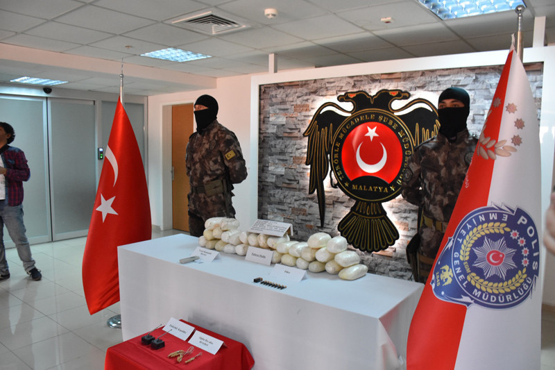 28 kilo patlayıcıyla yakalanan sürücü bakın kim çıktı? - Resim: 1