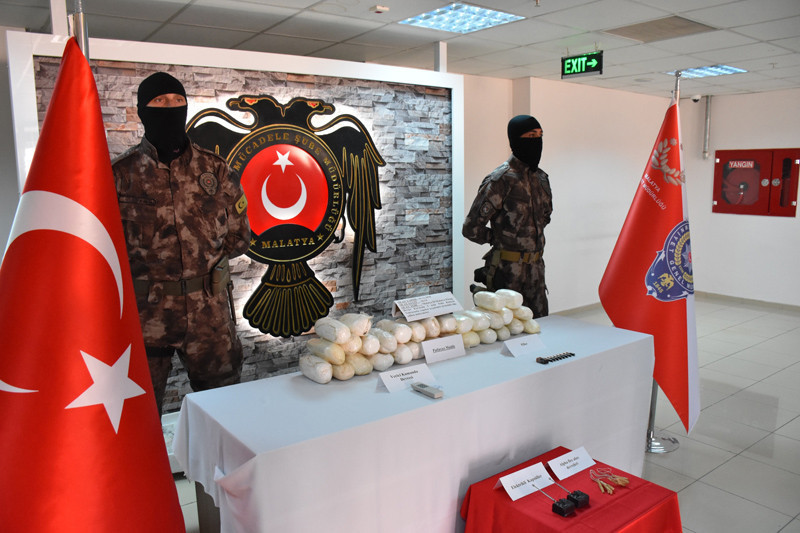 28 kilo patlayıcıyla yakalanan sürücü bakın kim çıktı? - Resim: 2