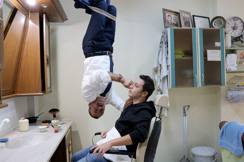 Yarasa berber görenleri hayrete düşürüyor  - Resim: 1