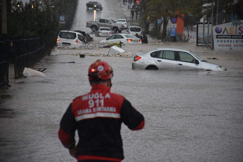 Bodrum'da felaket! Önce hortum sonra yağmur ve dolu vurdu - Resim: 1