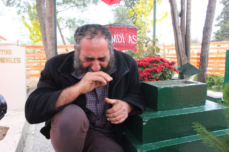 9 aydır kazada ölen oğlunun mezarında yaşıyor - Resim: 1
