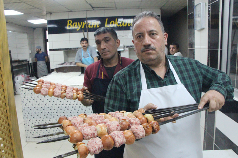 Şanlıurfalılar ilaç niyetine yiyor görüntüsü de güzel - Resim: 3