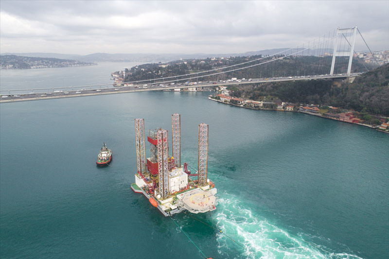 İstanbul boğazında ilginç görüntüler! Dev patform böyle geçti - Resim: 1