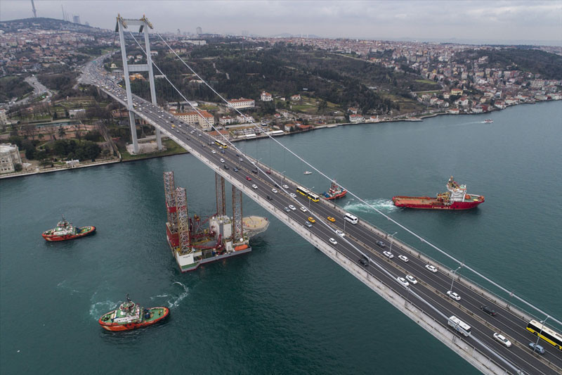 İstanbul boğazında ilginç görüntüler! Dev patform böyle geçti - Resim: 2