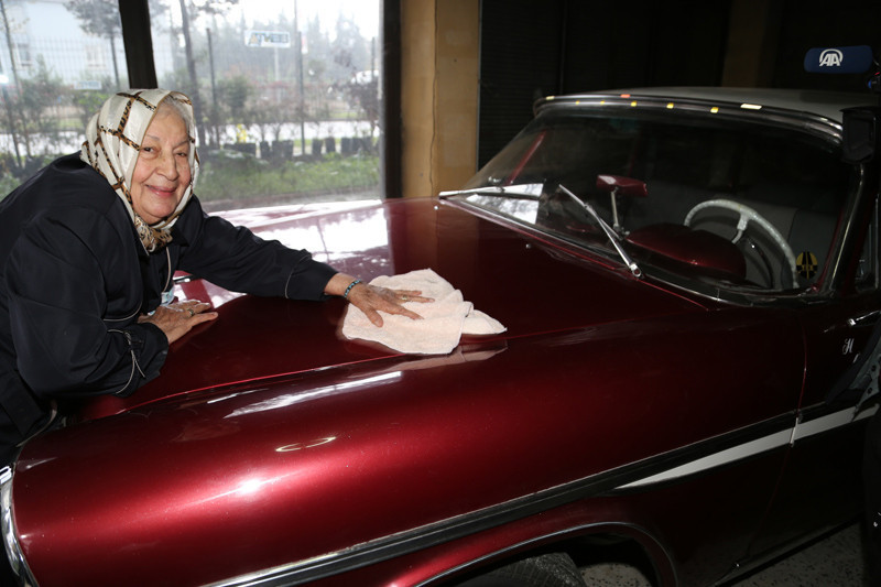 Eşinden kalan 61 yıllık otomobile gözü gibi bakıyor  - Resim: 3