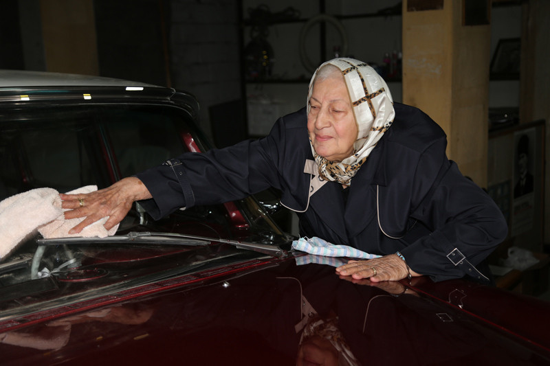 Eşinden kalan 61 yıllık otomobile gözü gibi bakıyor  - Resim: 4
