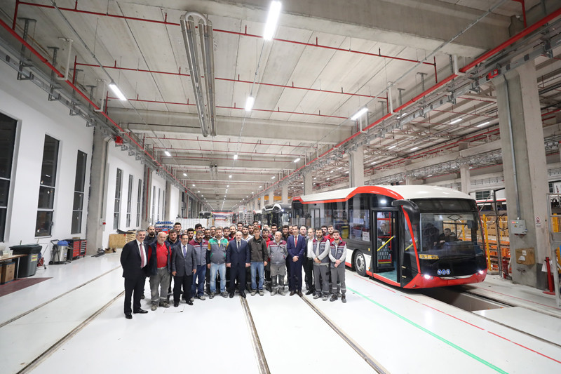 Mustafa Varank yerli elektrikli otobüsün direksiyonuna geçti  - Resim: 3