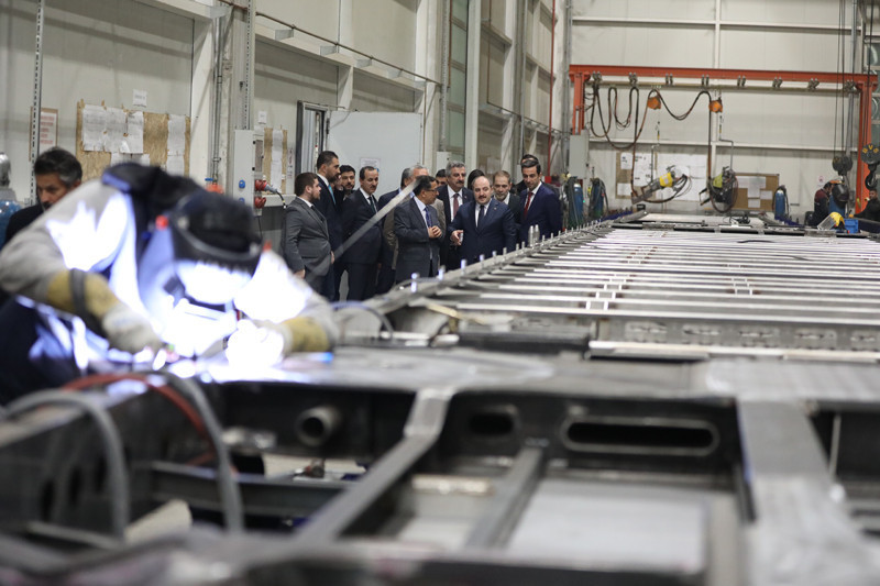 Mustafa Varank yerli elektrikli otobüsün direksiyonuna geçti  - Resim: 4