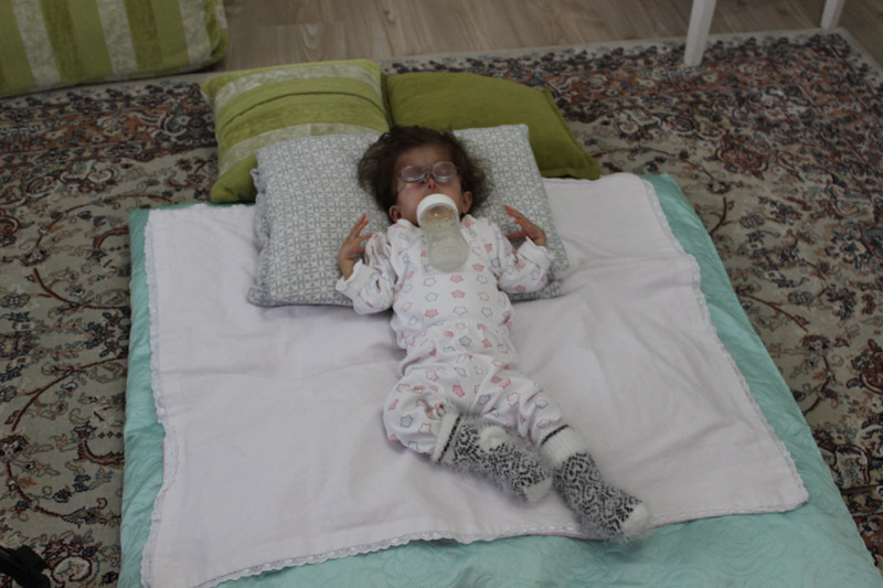 2 yaşında ama 3 aylık bebek gibi - Resim: 4