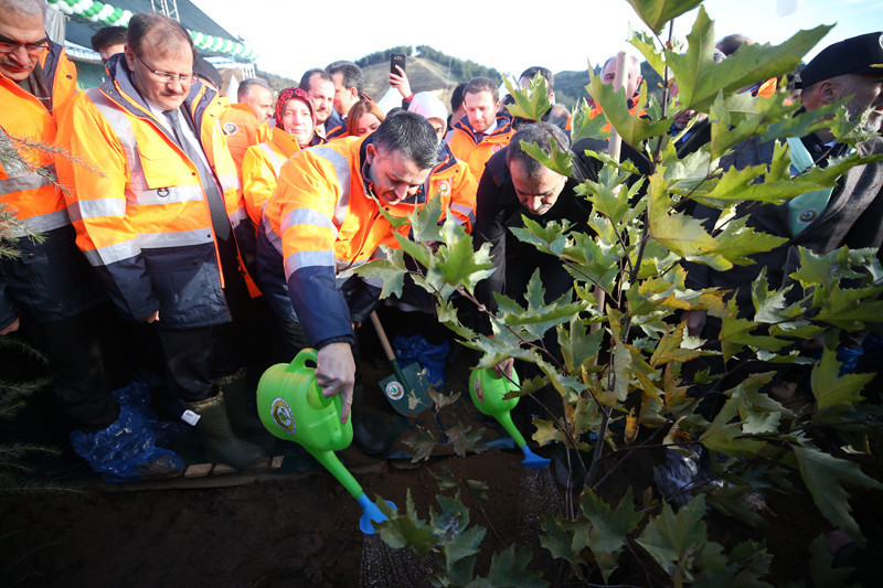 Bakan Bekir Pakdemirli Haluk Levent'le birlikte fidan dikti - Resim: 3
