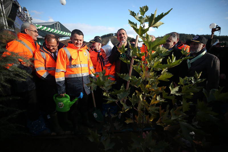 Bakan Bekir Pakdemirli Haluk Levent'le birlikte fidan dikti - Resim: 4