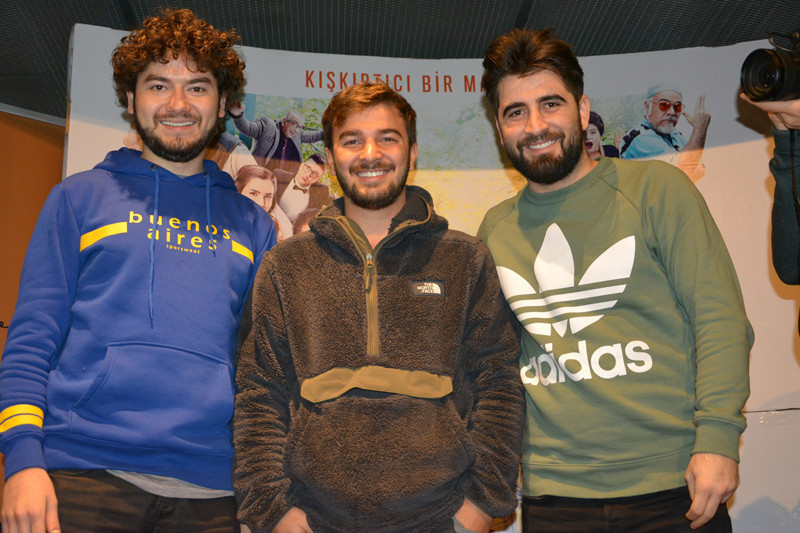 Ünlü Youtuber ekibi Kafalar'ı görmek için birbirlerini ezdiler - Resim: 1