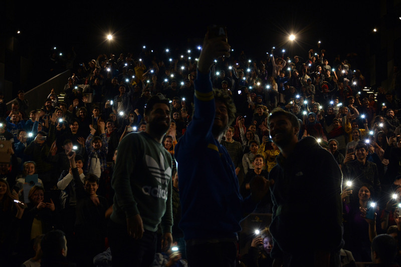 Ünlü Youtuber ekibi Kafalar'ı görmek için birbirlerini ezdiler - Resim: 3