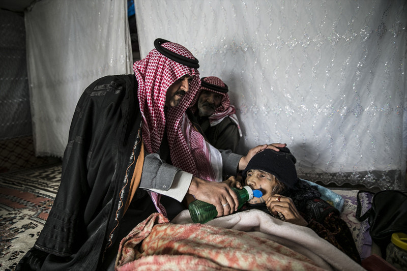 PYD'li teröristlerin yaraladığı annesini 6 saat sırtında taşıdı - Resim: 1