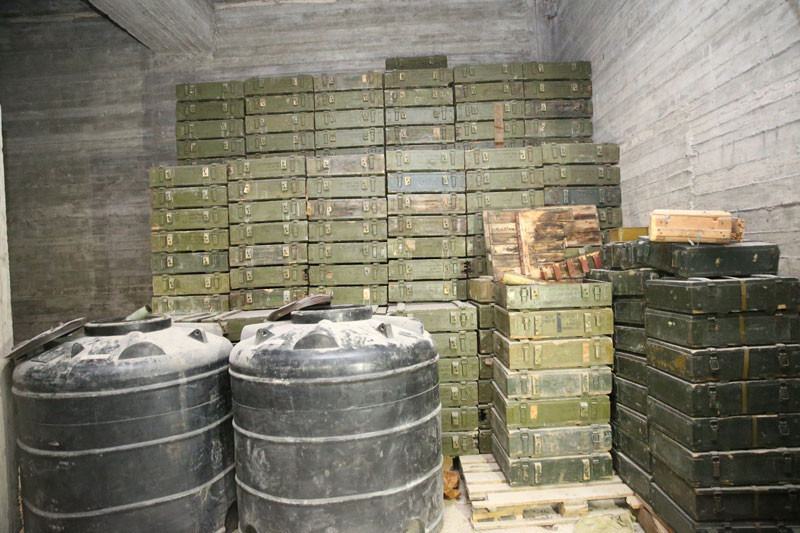 YPG/PKK'nın 12 odalı cephaneliği ortaya çıktı! Hepsini bırakıp kaçtılar... - Resim: 1