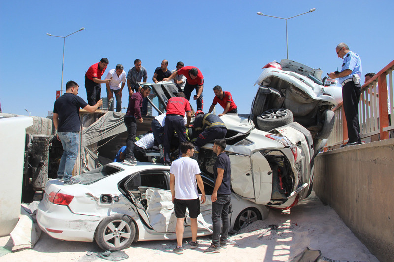 TIR dehşeti! Hepsini önüne katıp bu hale getirdi - Resim: 1