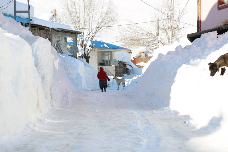 Tunceli'de bir ilçe kar nedeniyle görünmez oldu - Resim: 2