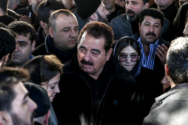 İbrahim Tatlıses annesinin cenaze töreninde yıkıldı! - Resim: 2