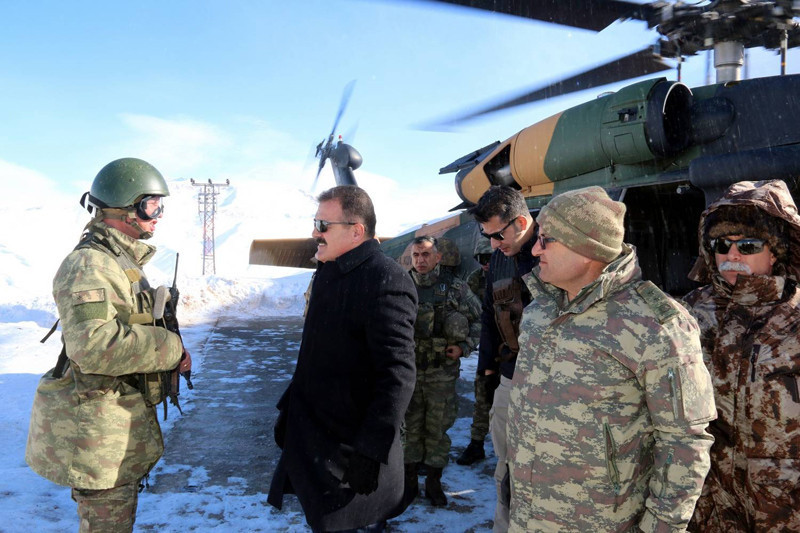 Hakkari'de 5 metre karda vatan savunması - Resim: 2