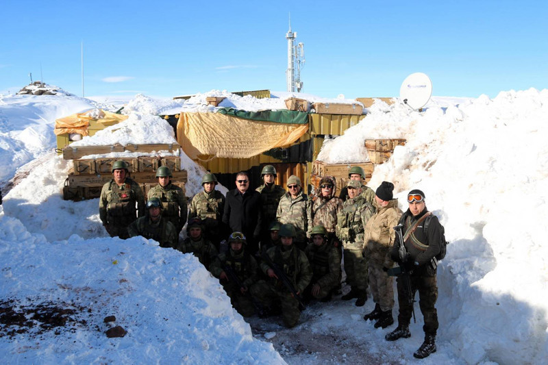 Hakkari'de 5 metre karda vatan savunması - Resim: 4