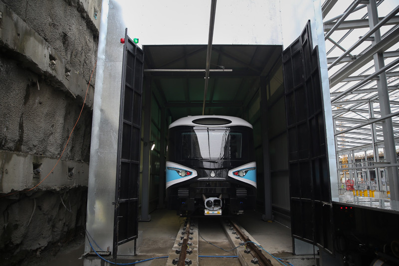  Kabataş-Mahmutbey metrosuna ilk araç indirildi - Resim: 1