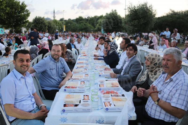 Ülkemizin birçok yerinden iftar görüntüleri... - Resim: 1