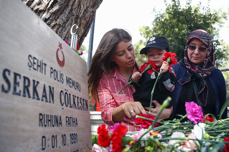 Antalya Emniyet müdürü Mehmet Ulucan şehit annesinin gözyaşlarını sildi - Resim: 3