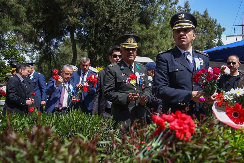 Antalya Emniyet müdürü Mehmet Ulucan şehit annesinin gözyaşlarını sildi - Resim: 4