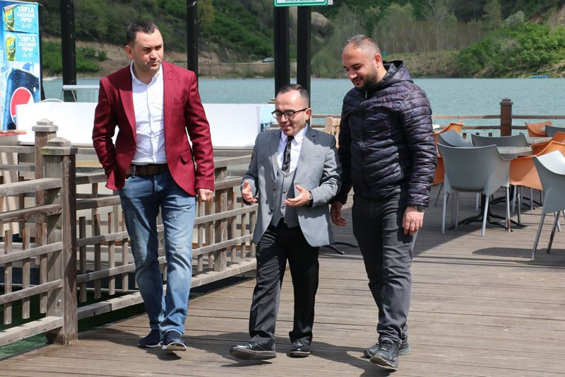 Boyu kısa muhtar adayı sandıkta uzadı - Resim: 1