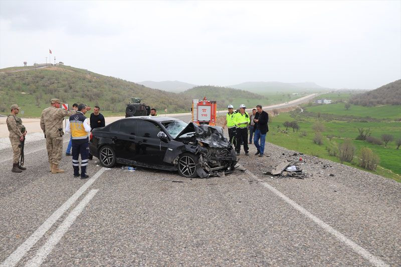Diyarbakır'da feci kaza çok sayıda ölü ve yaralı var - Resim: 1