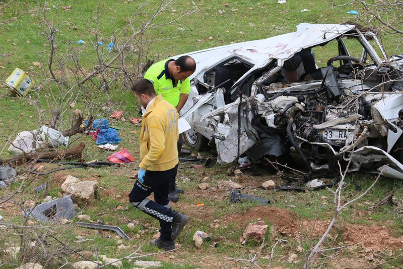 Diyarbakır'da feci kaza çok sayıda ölü ve yaralı var - Resim: 4