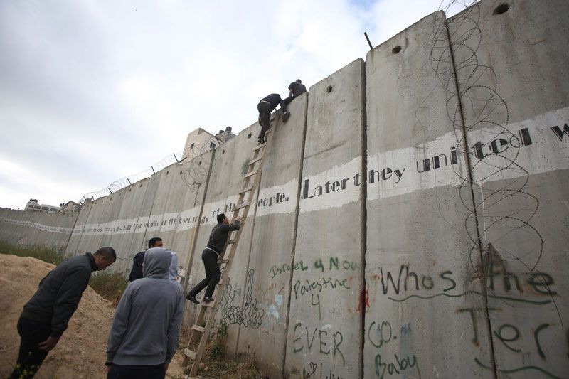 Mescid-i Aksa'ya ulaşmak için duvarı tırmandılar - Resim: 1