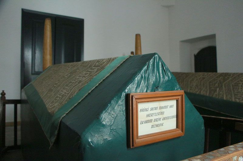 Dolmabahçe Sarayı'nda 200 yıllık bilinmeyen türbe ilk kez görüntülendi - Resim: 2