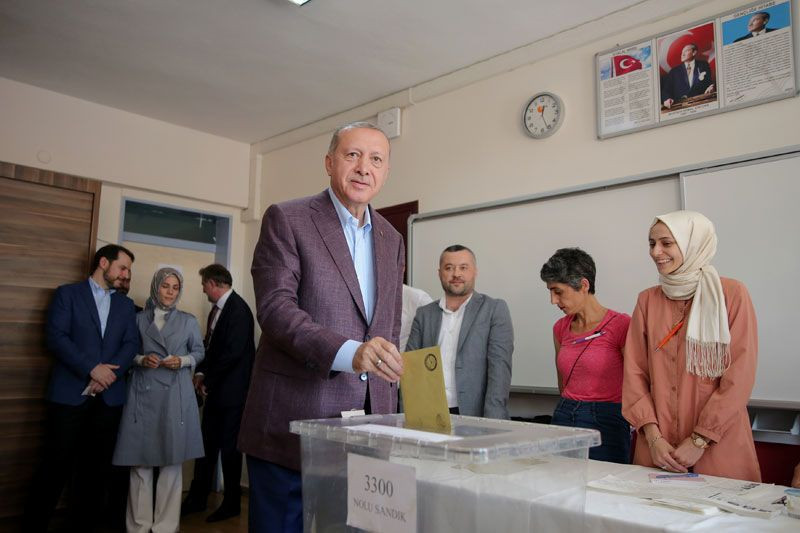 Cumhurbaşkanı Erdoğan'ın yanına kadar gelip gösterdi şaşırtan anlar - Resim: 1