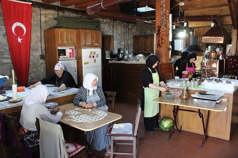 Bursa'da köylü kadınların açtığı kafe büyük ilgi görüyor - Resim: 3