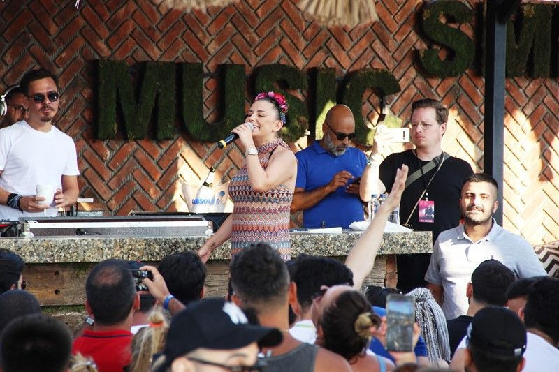 Merve Özbey'in 'özür dilerim, susarım ve peşinden giderim' sözleri herkesi şaşırttı - Resim: 1