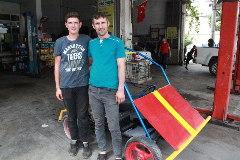 Babası 'yapamazsın' dedi o inadına yaptı görenler telefona kaydediyor - Resim: 1