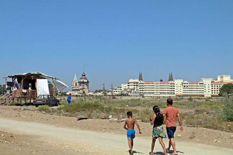Antalya'da lüks otellerin hemen yanı başında denize sıfır ücretsiz tatil - Resim: 2