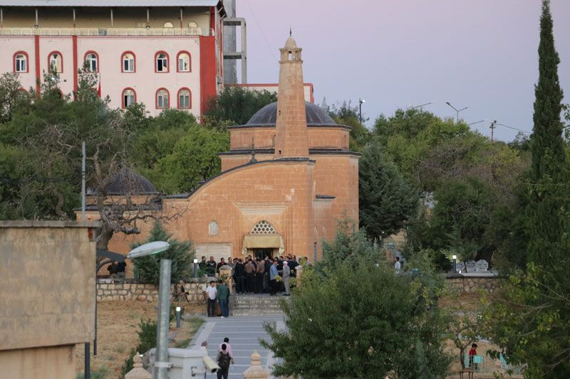 Türbedeki kabrin başına ışık vurdu herkes tekbir ve salavatlar getirdi - Resim: 1