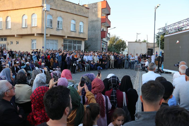 Türbedeki kabrin başına ışık vurdu herkes tekbir ve salavatlar getirdi - Resim: 2