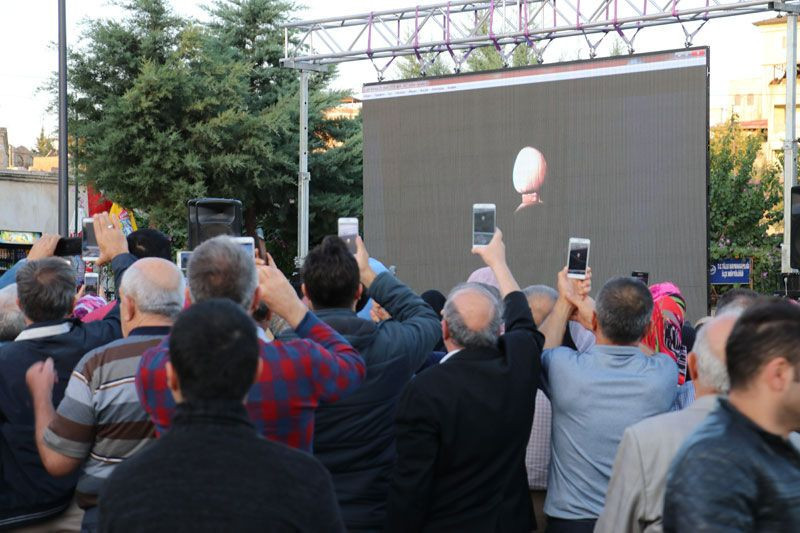 Türbedeki kabrin başına ışık vurdu herkes tekbir ve salavatlar getirdi - Resim: 3
