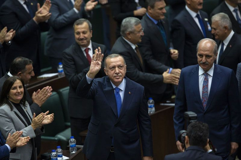 Milli Savunma Bakanı Hulusi Akar AK Parti grubunda asker selamı verdi - Resim: 3