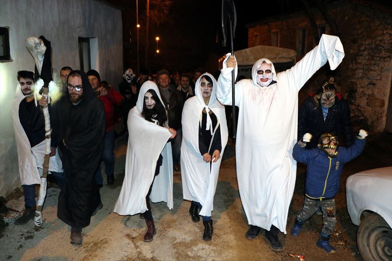Köylülerin korku gecesi! Her yıl yaşanıyor bocuk gecesi cadılar bayramı gibi - Resim: 4