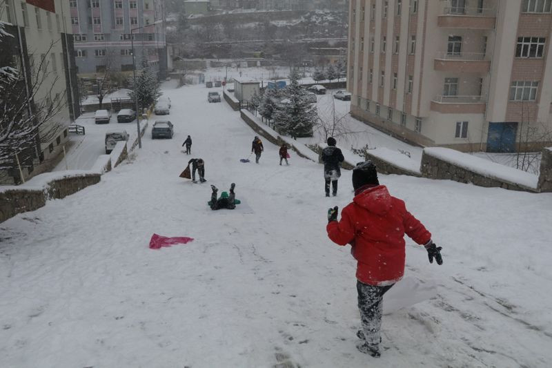 Bugün gelen kar yolları kapattı! Meteoroloji 15 gün sürecek diyor - Resim: 3
