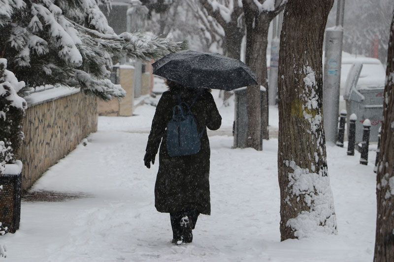 Bugün gelen kar yolları kapattı! Meteoroloji 15 gün sürecek diyor - Resim: 2
