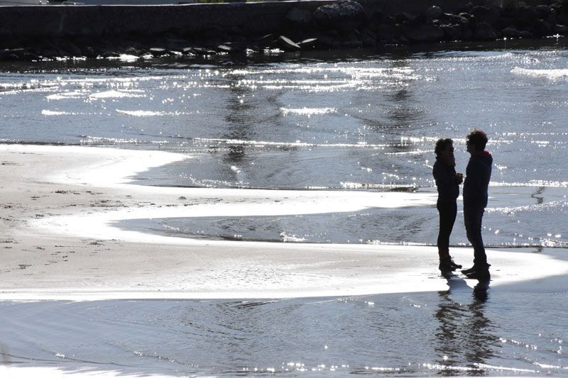 Muğla Akyaka sahilinde deniz suyu kıyıdan 30 metre çekildi - Resim: 3