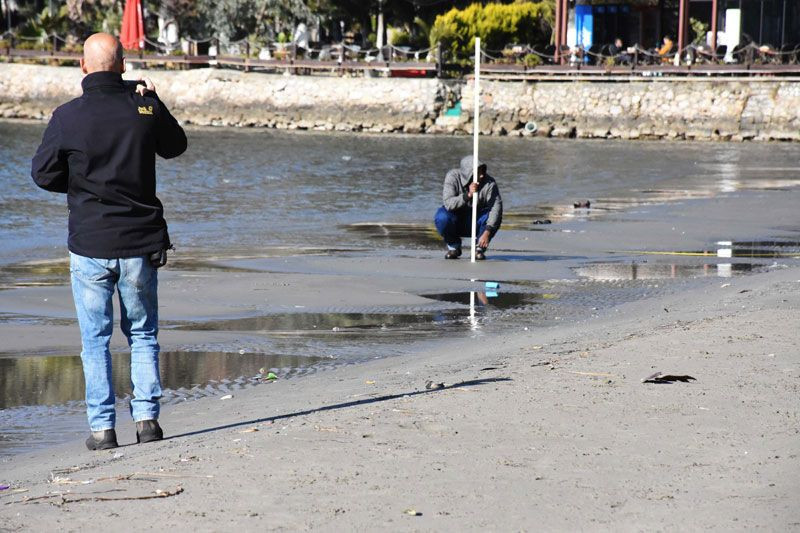 Muğla Akyaka sahilinde deniz suyu kıyıdan 30 metre çekildi - Resim: 4